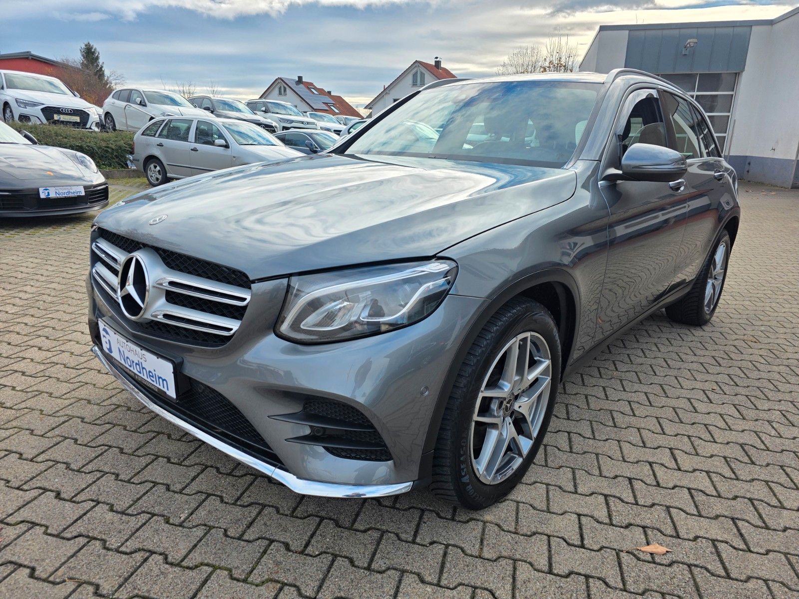 MERCEDES-BENZ GLC 220 d 4Matic AMG Line/LED/Distronic/Alu 19"