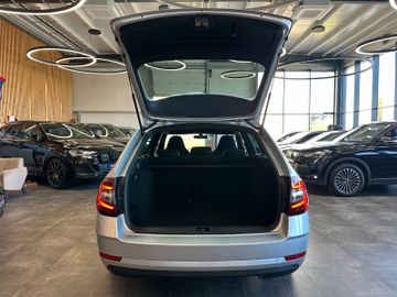 Skoda Octavia *LED*NAVI*2-ZONEN*CAM*CARPLAY*