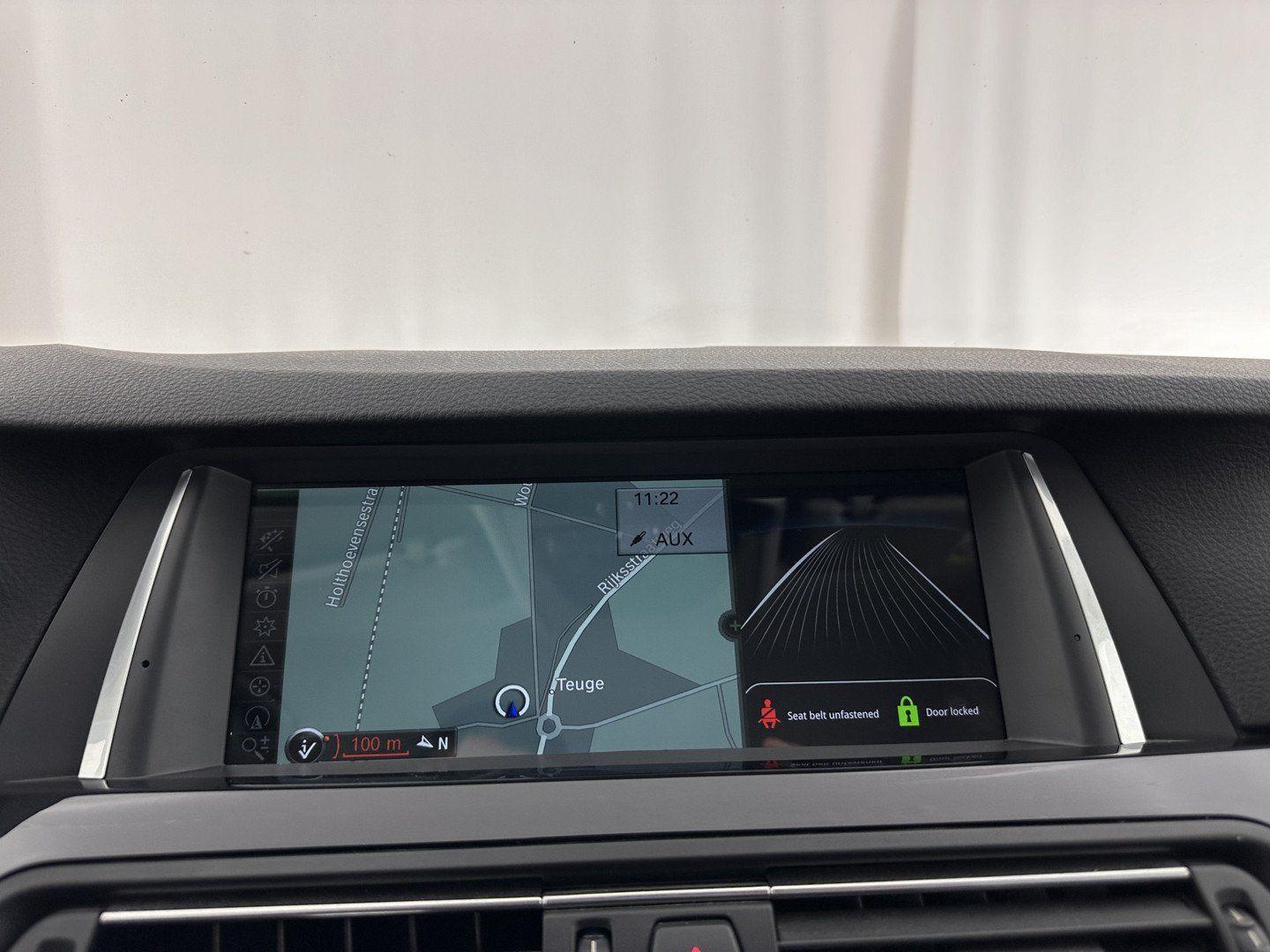 BMW 518 2014 — photo 14