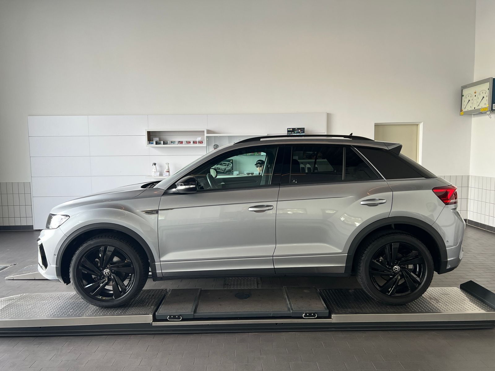 Fahrzeugabbildung Volkswagen T-Roc 1.0 TSI R-Line *AHK, LED-Plus, ACC, Panora