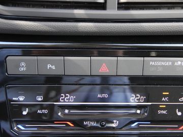 Volkswagen T-Cross DSG AHK Life Tiptronic KLIMA LED NAVI AL