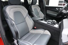 Fahrzeugabbildung Volvo XC60 B4 D AWD Autom. R-Design*STDHZG*PANO*ACC
