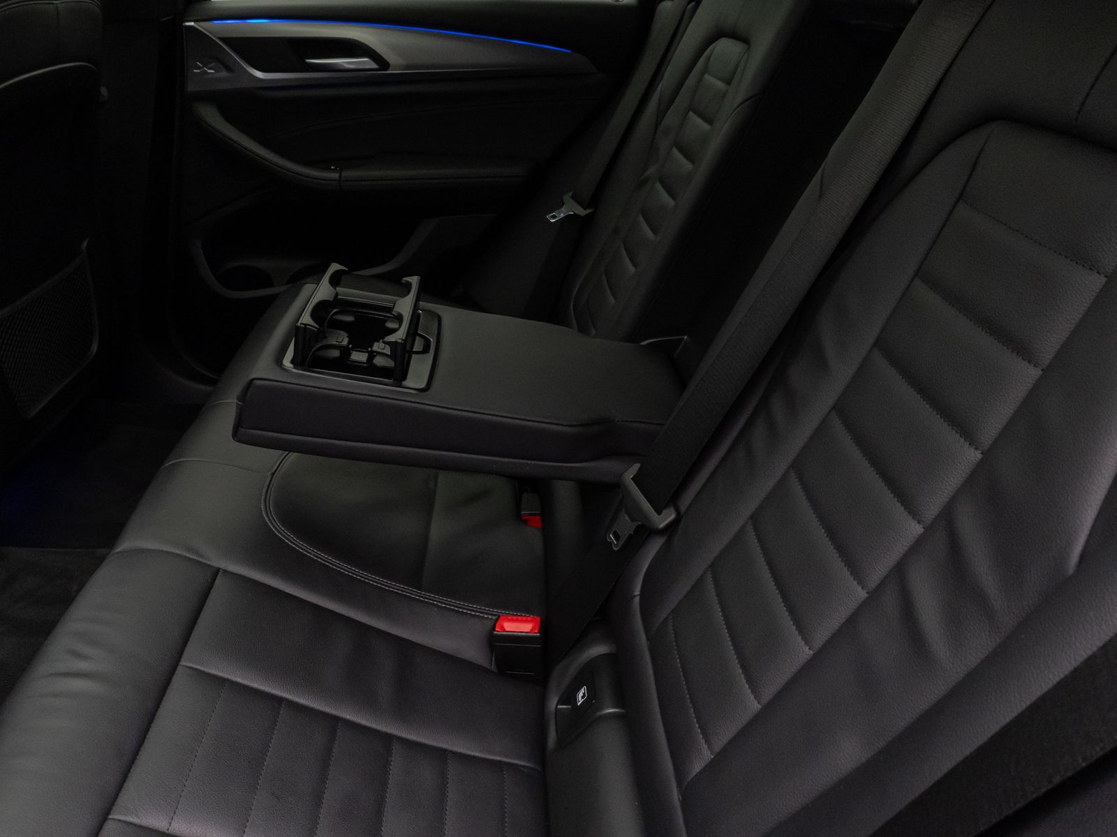 Fahrzeugabbildung BMW X4 xD30d M Sport Panorama Laser Kamera HUD HiFi