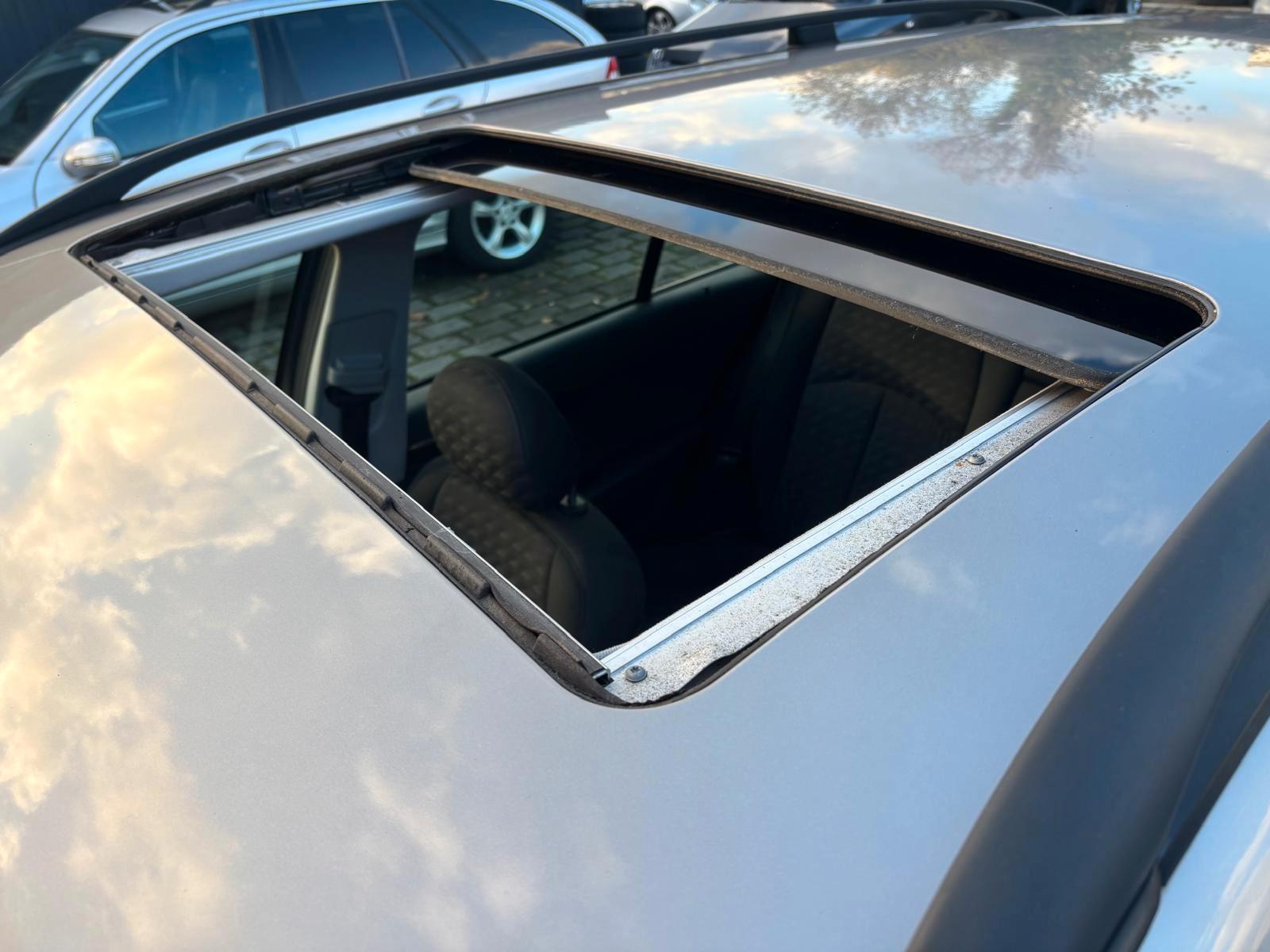 Mercedes-Benz E200 2004 — photo 9