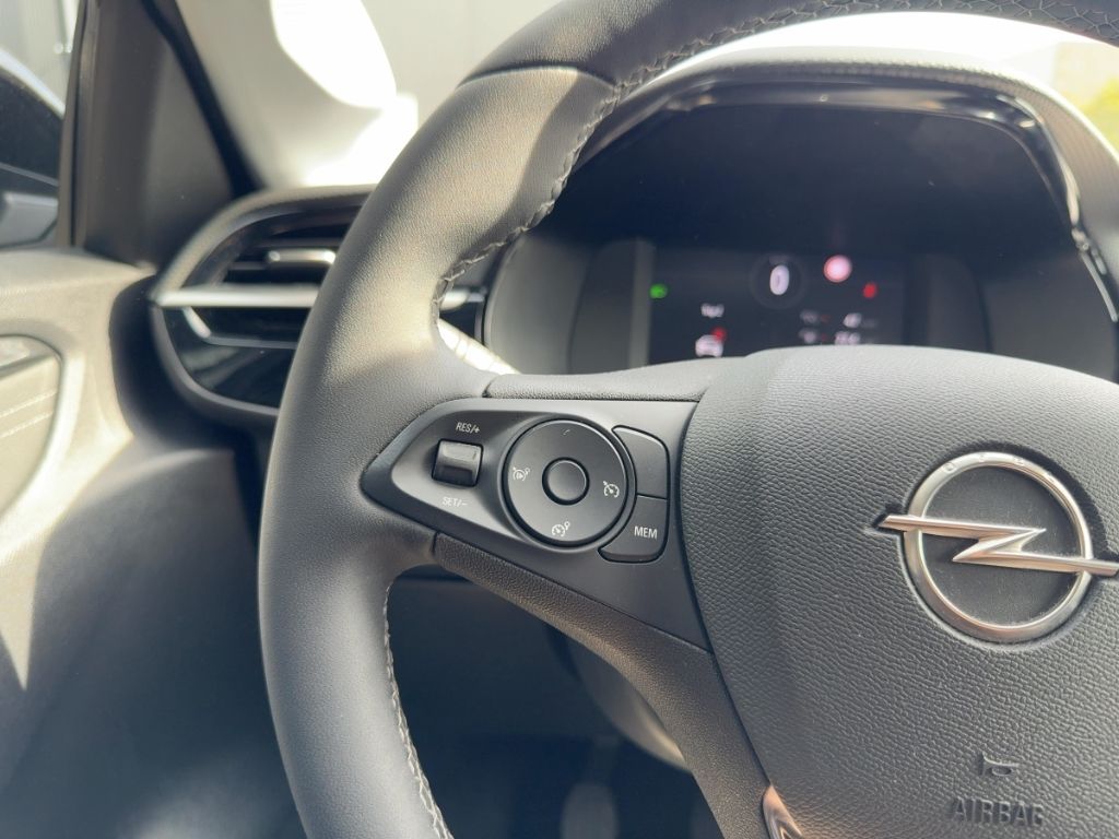 Fahrzeugabbildung Opel Corsa ALLWETTER  RÜCKFAHRK.  SITZHEIZUNG