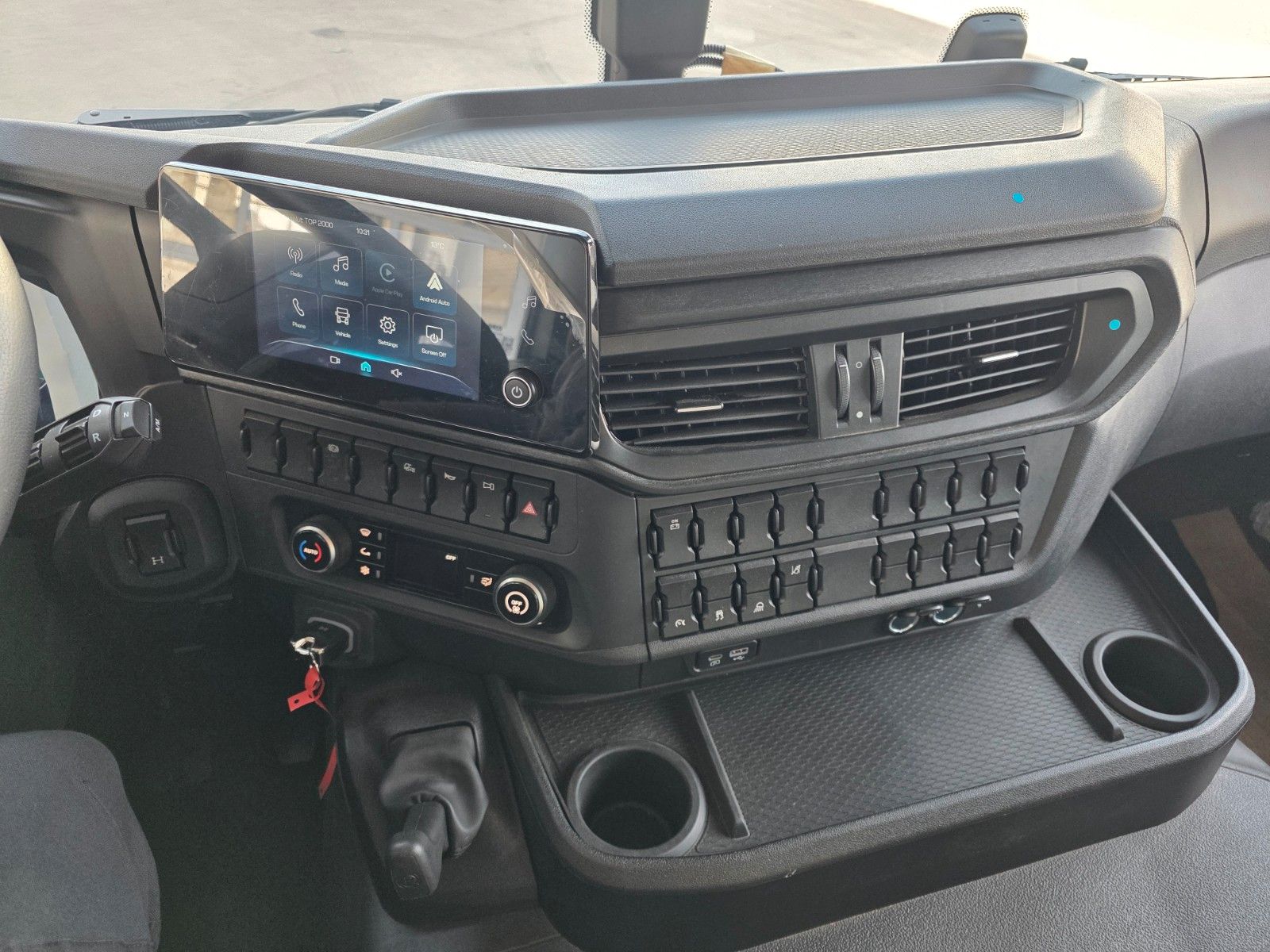 Fahrzeugabbildung Iveco S-Way AD190S40/P LBW Bär 2.000kg Spoiler