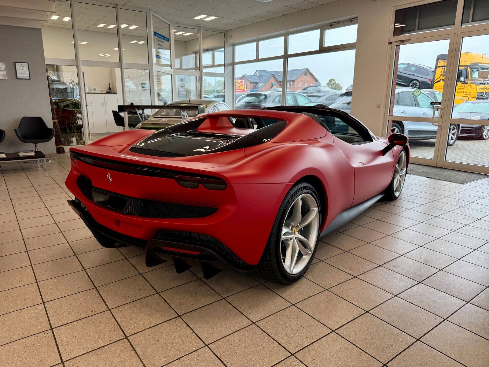 Fahrzeugabbildung Ferrari 296 GTS "Special Color" / LIFT / SURROUND VIEW