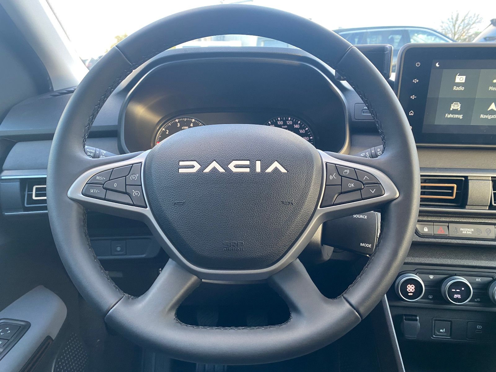 Fahrzeugabbildung Dacia Jogger Extreme 1.0 Kombi 110 PS+NAVI+KAMERA+TEMP