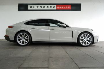 Porsche Panamera - 1