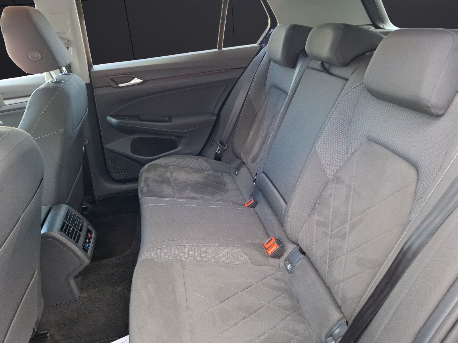 Fahrzeugabbildung Volkswagen Golf VIII TSI Style LEDplus Navi AID HUD ACC RFK