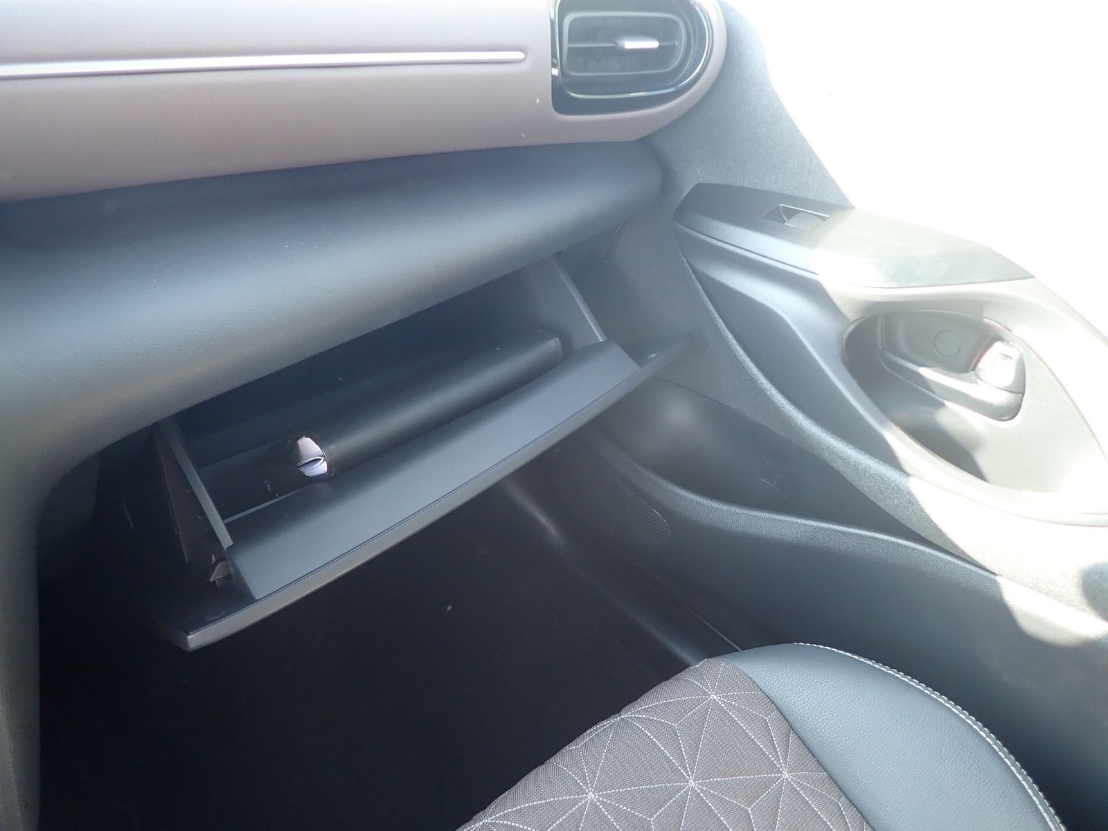 Fahrzeugabbildung Toyota Yaris Cross Hybrid FWD Elegant