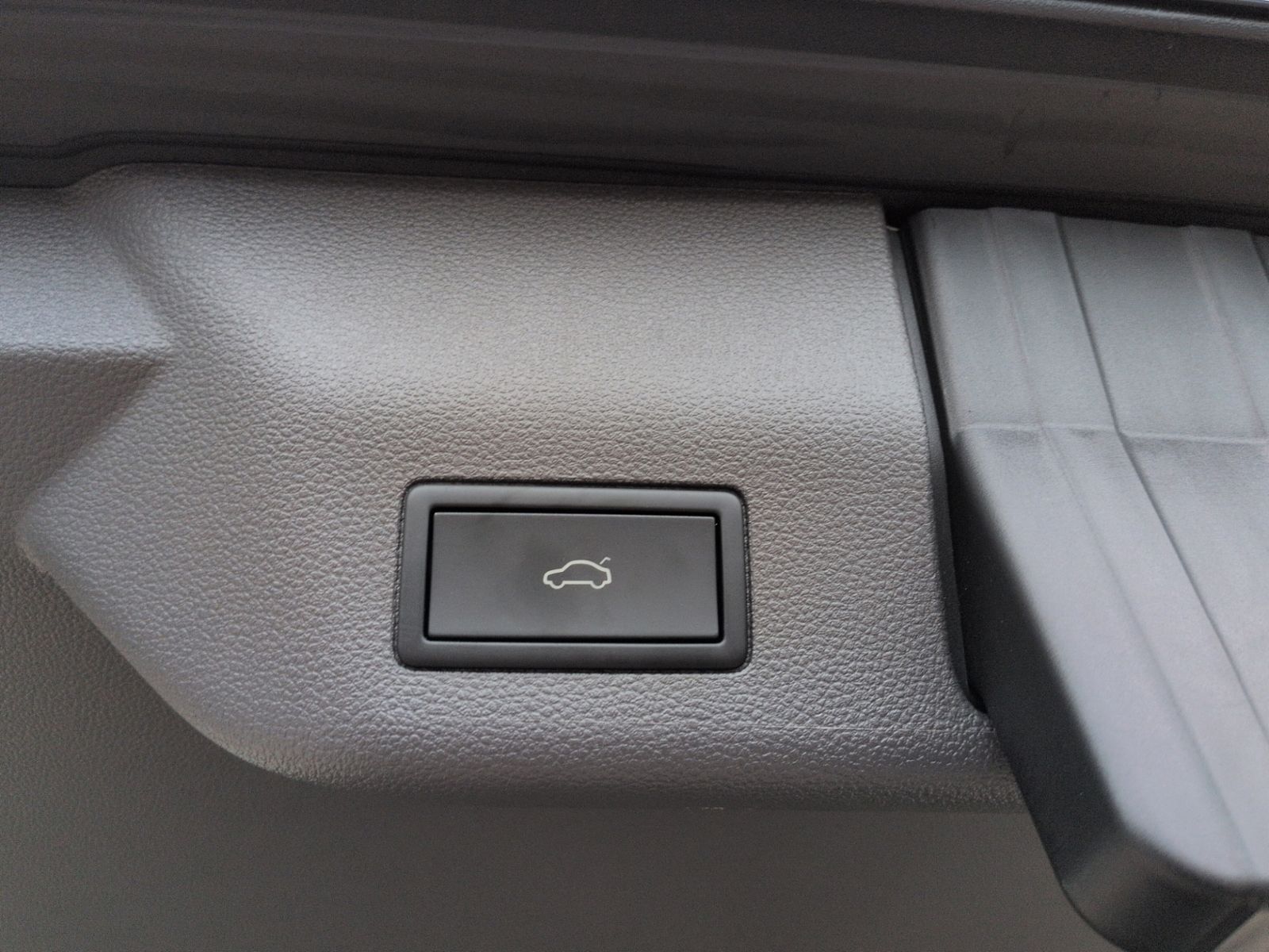 T7 Multivan 2.0 TDI DSG Style AHK+STHZ+TISCH+