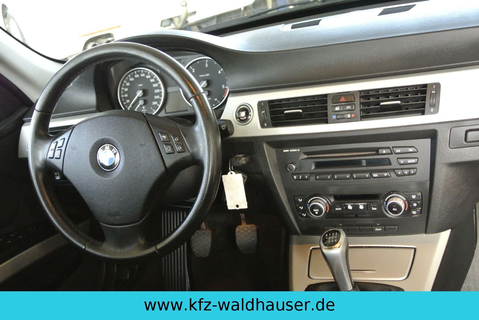 BMW 318 2010 — photo 36