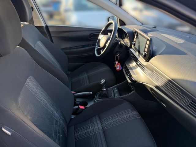 Fahrzeugabbildung Hyundai i20 Essential 1.0 T-GDI +CARPLAY+TEMPOMAT+SHZ+RF
