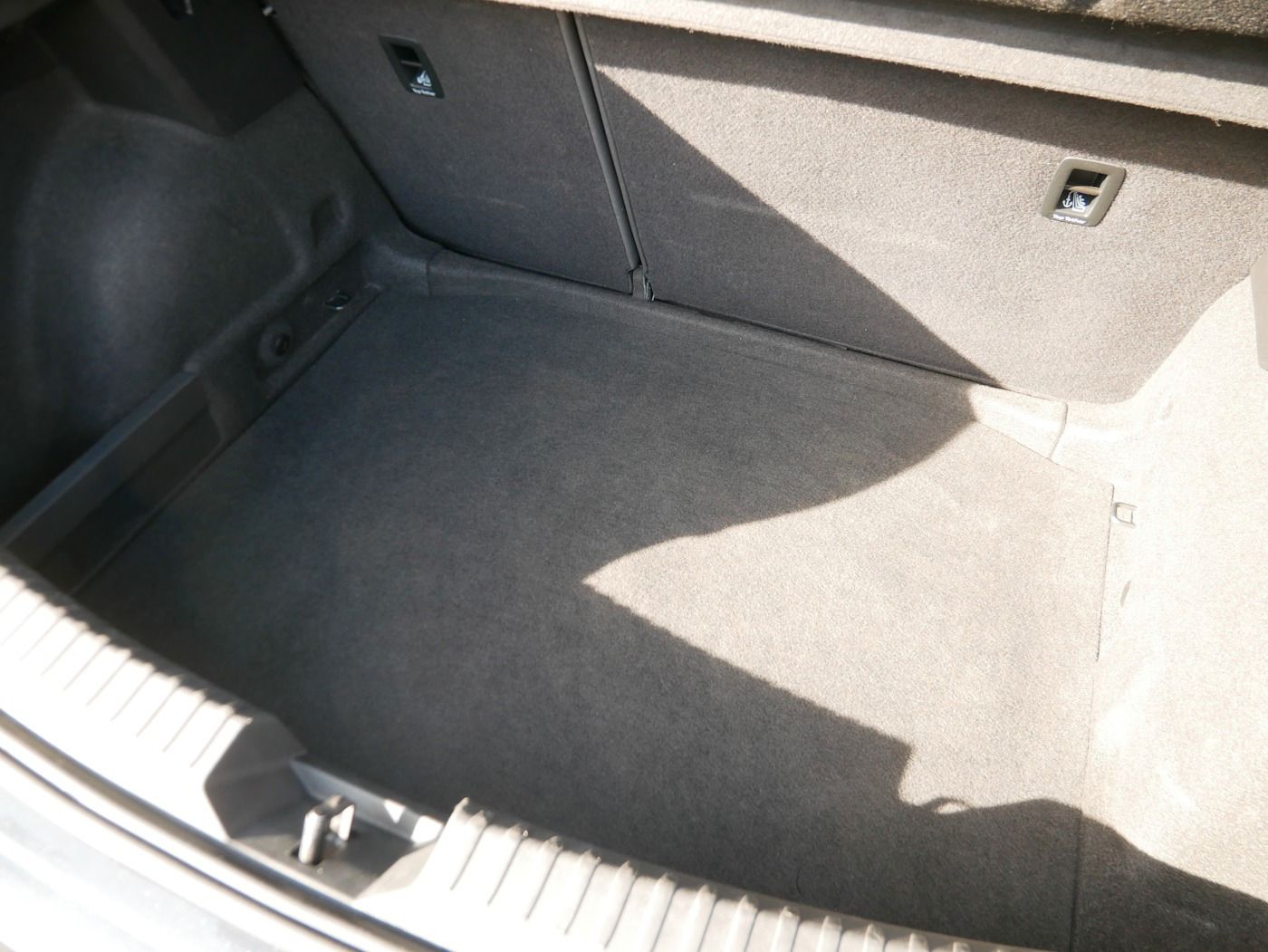 Fahrzeugabbildung SEAT Leon 1.5 TSI Style LED PDC DAB 3-Zonen Klima