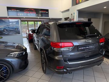 Jeep Grand Cherokee - 12