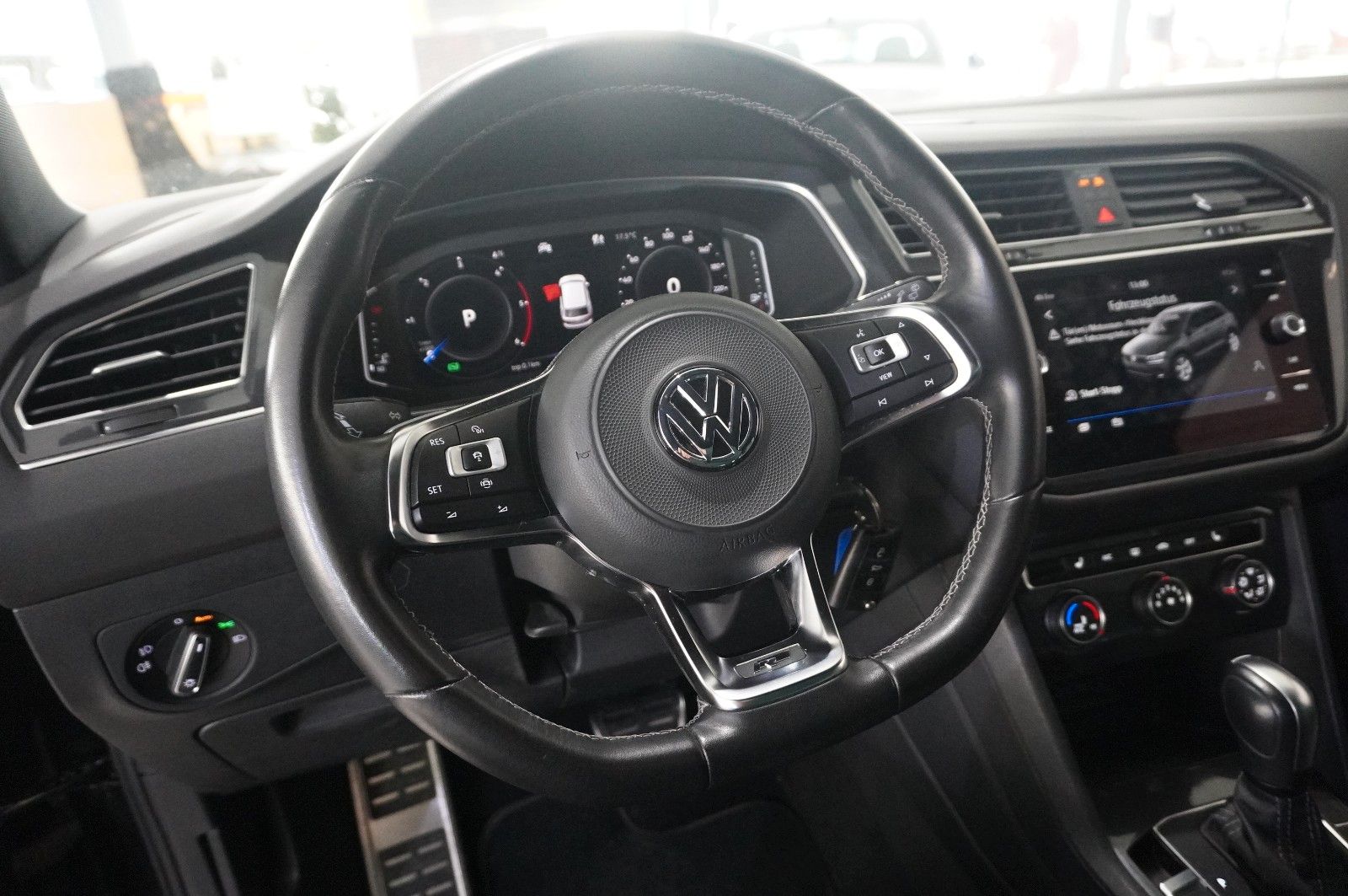 Fahrzeugabbildung Volkswagen Tiguan Allspace 2.0D R-LINE 4M NAVI/SH/SPORT/AHK