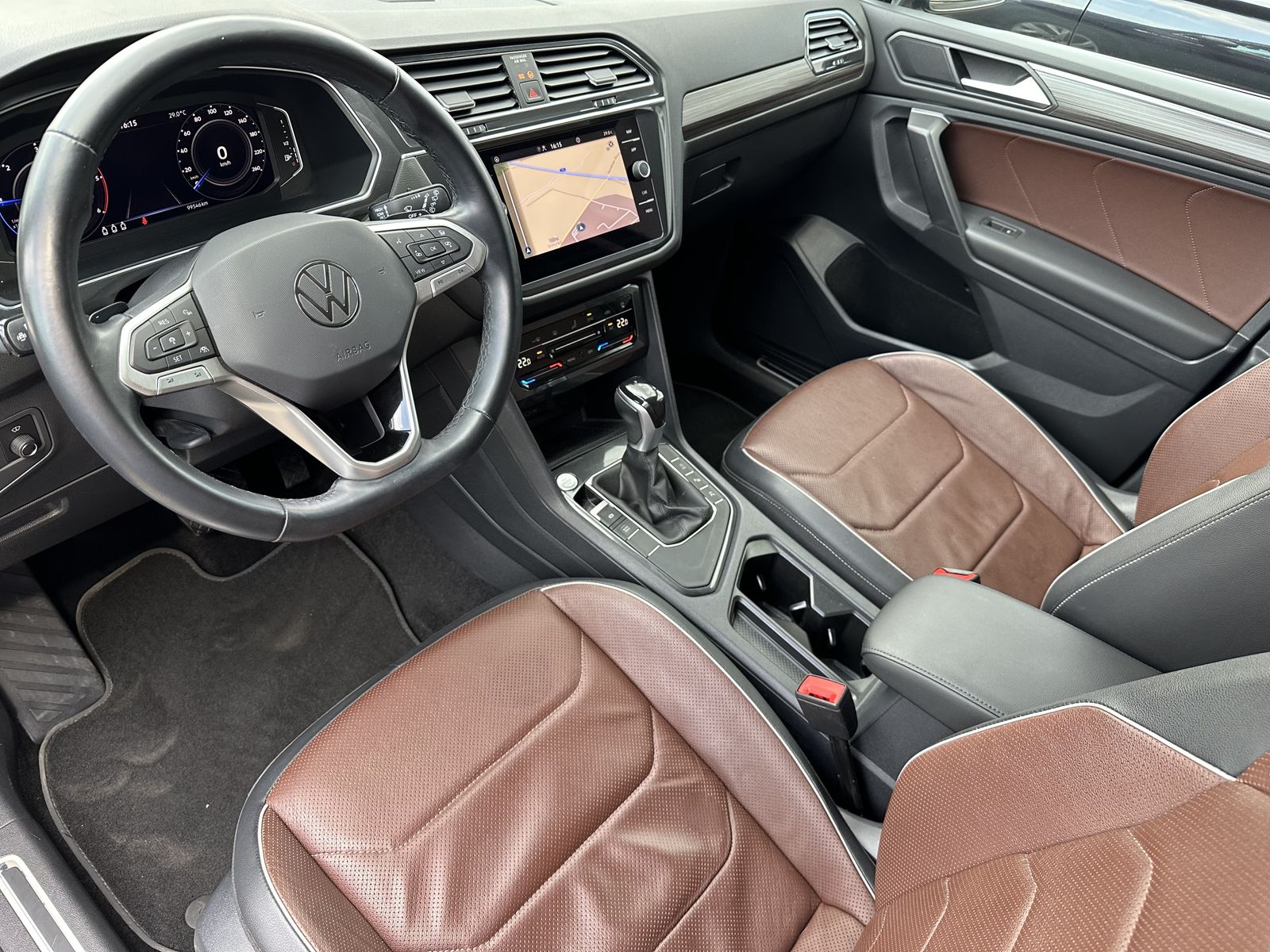 Fahrzeugabbildung Volkswagen Tiguan Allspace Sport NAV+MATRIX+AHK+360°+18ZOLL