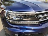Volkswagen 2.0TSI Highline 4Motion PANO STHZ. ACC 8xbereift - Volkswagen Tiguan mit Benzin-Antrieb: Kombi