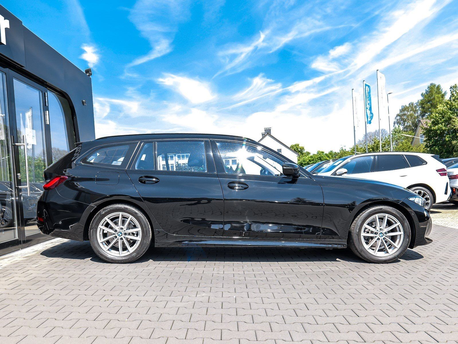 BMW 318i Touring RFK NAVI LED PDC V+H DAB Parkass. foto 10