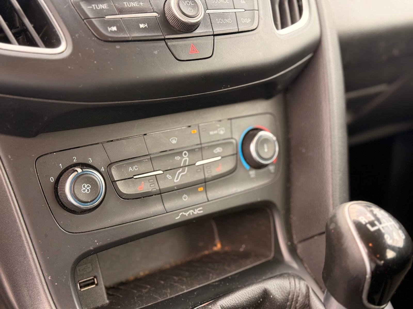 Ford Focus 2015 — photo 9