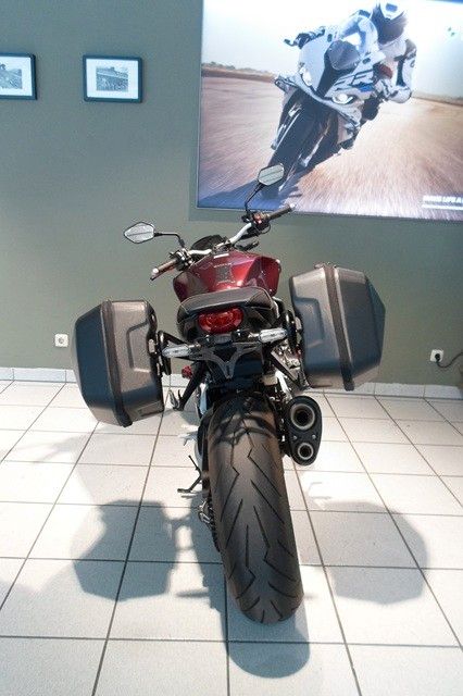 Fahrzeugabbildung Honda CB1000R mit Seitenkoffer