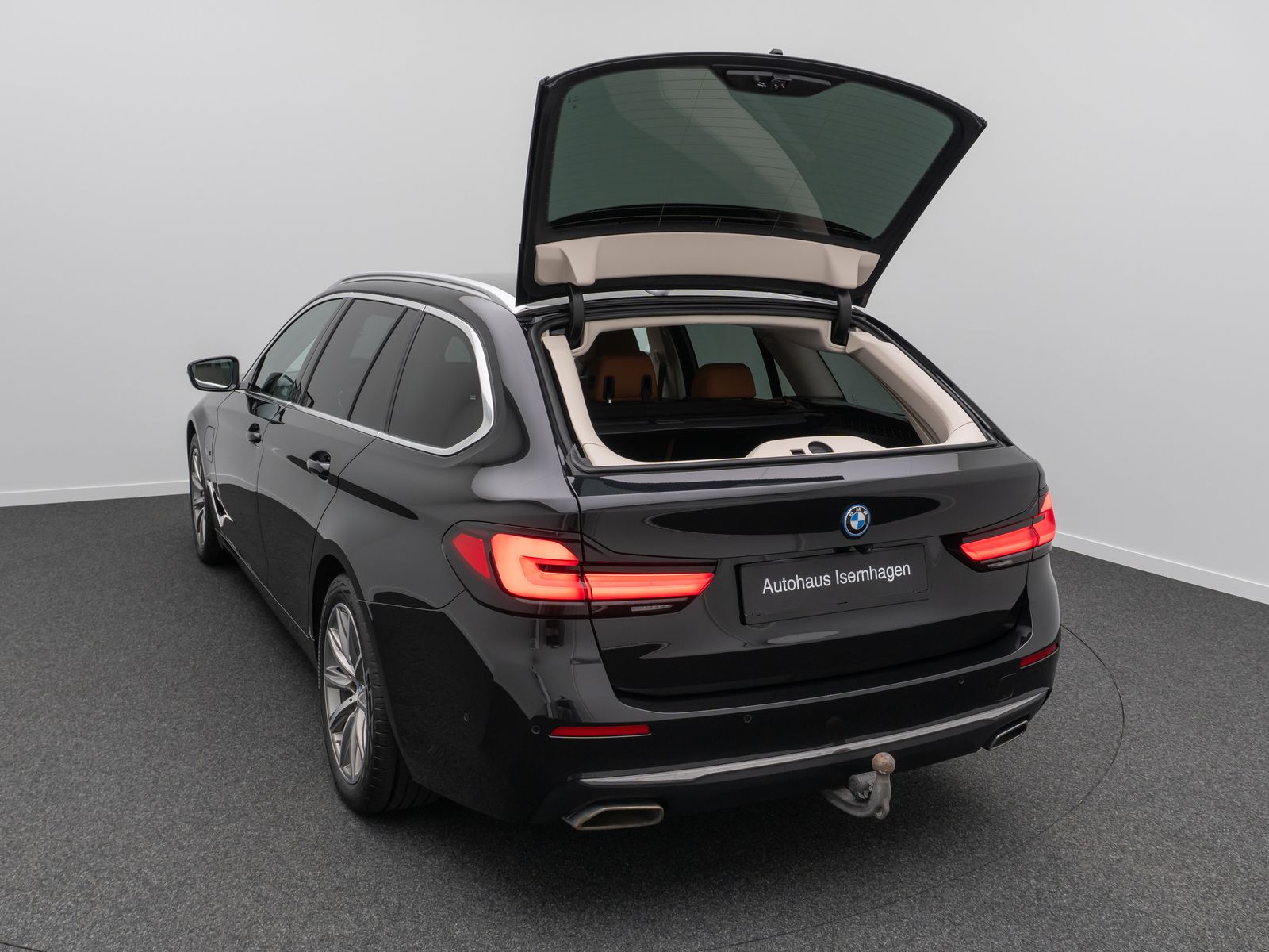 Fahrzeugabbildung BMW 530e xD Luxury Line DAB Alarm Kamera AHK 18Zoll