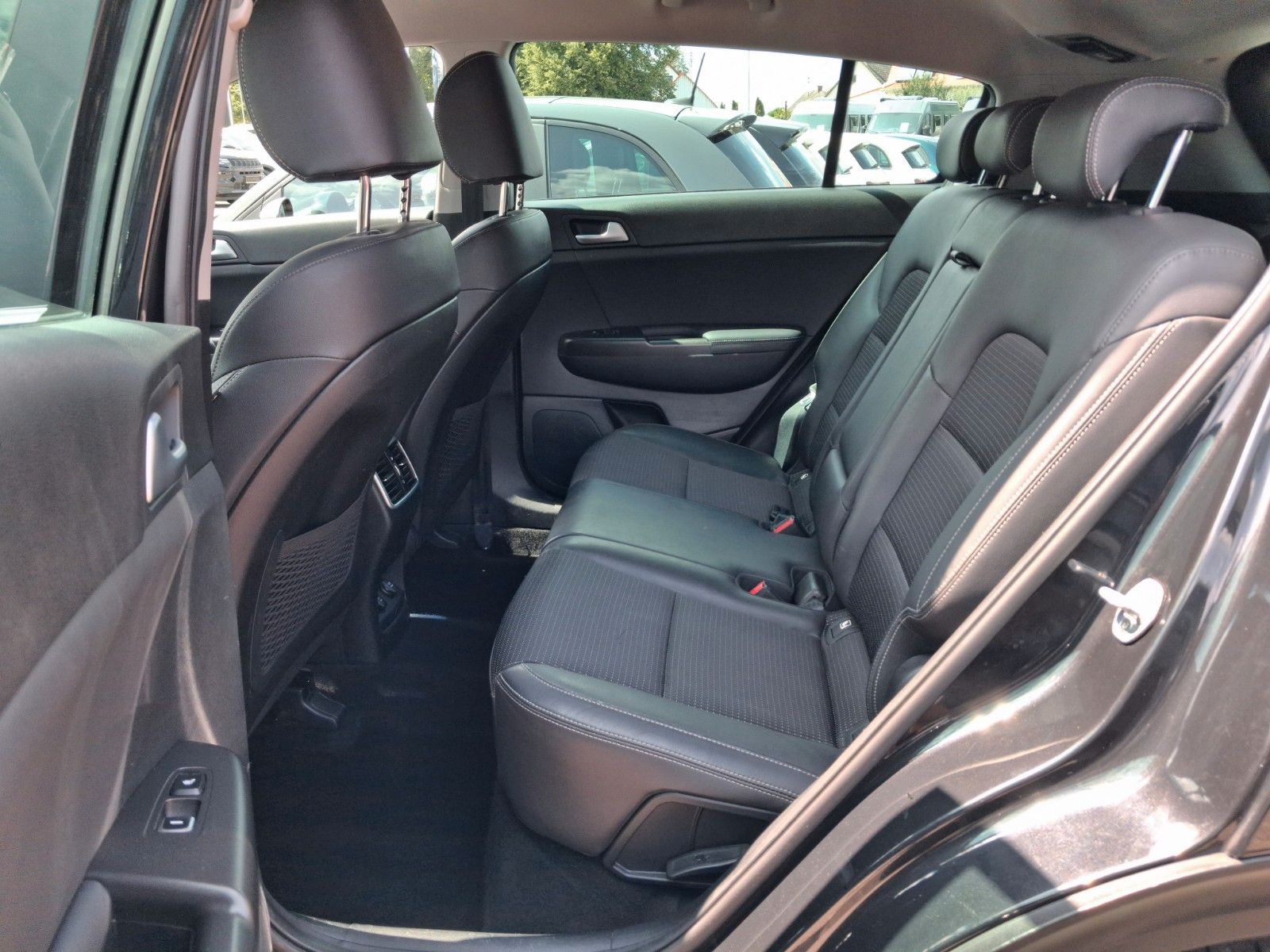 Fahrzeugabbildung Kia Sportage Spirit 2WD AHK JBL NAvi Sitzheizung