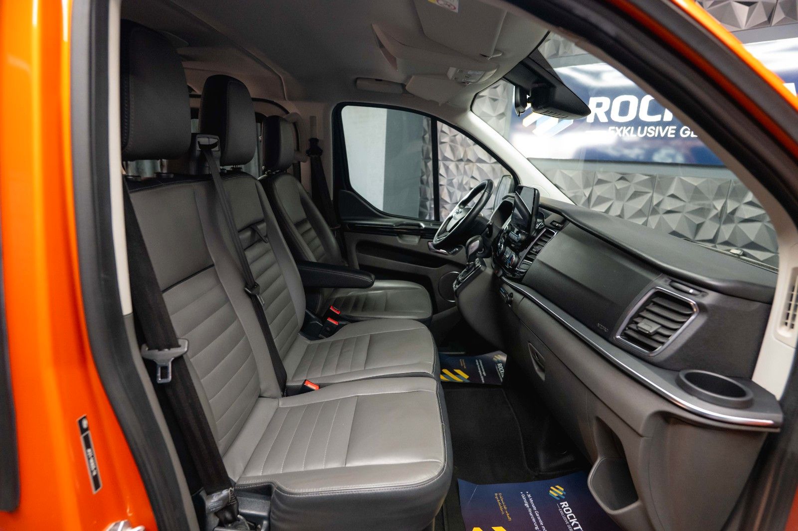 Fahrzeugabbildung Ford Tourneo Custom Kombi 320 L2 Trend Lang 9 Sitze