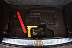 MERCEDES-BENZ C 200 T~Navi~9G-Automatik~Standhzg~LED~Teilleder