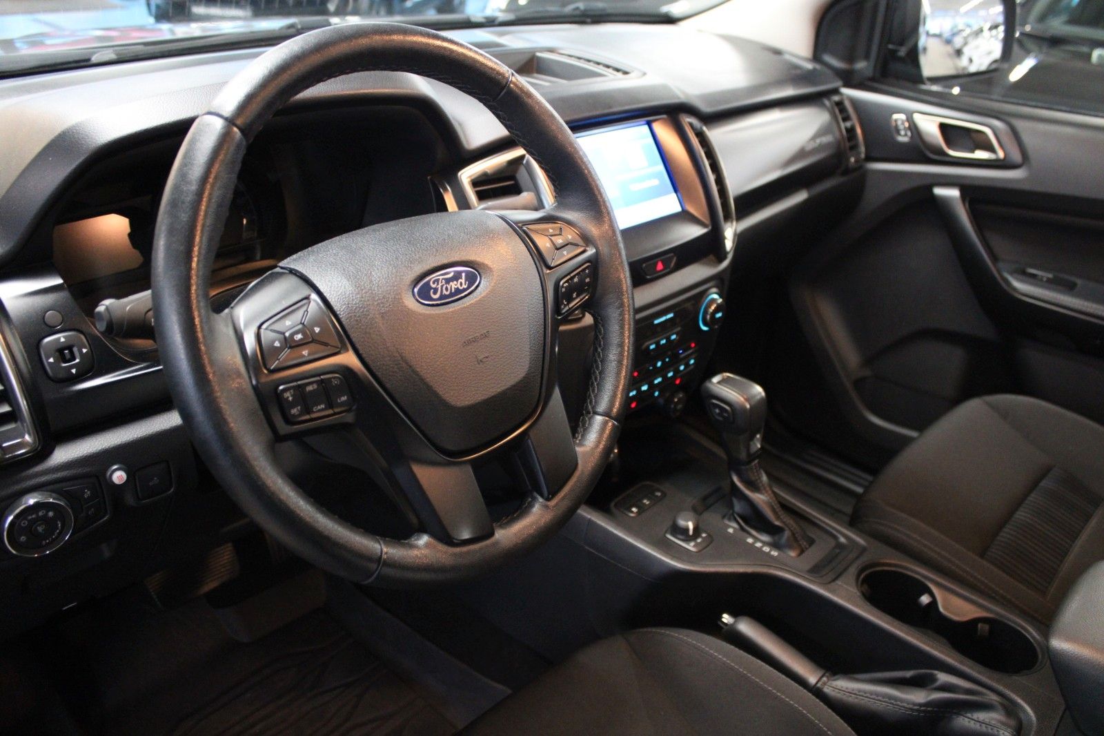 Fahrzeugabbildung Ford Ranger Automatik WOLFTRAK + AHK + Standheizung