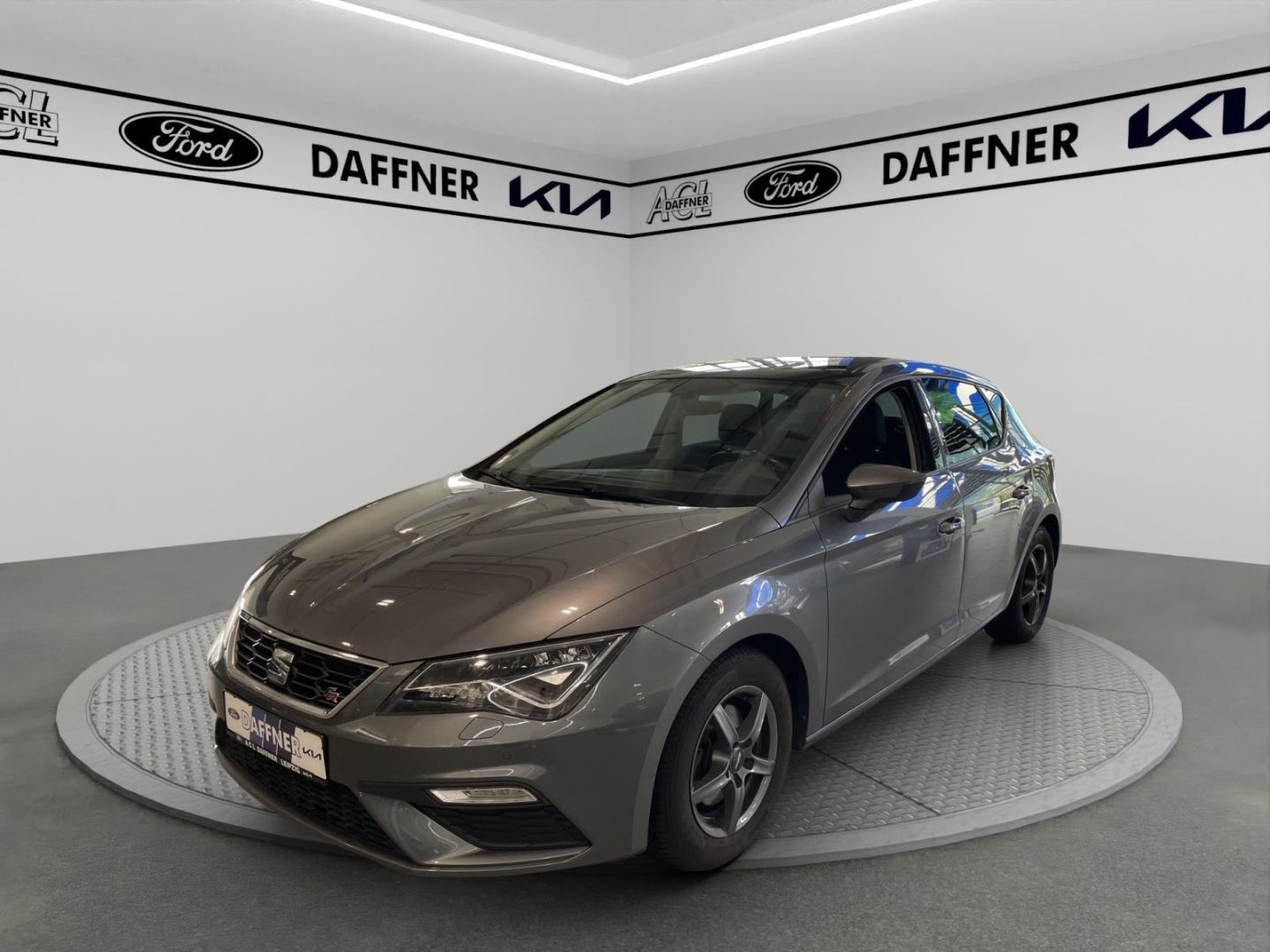 Fahrzeugabbildung SEAT Leon FR PANORAMADACH PDC Navi Tempomat