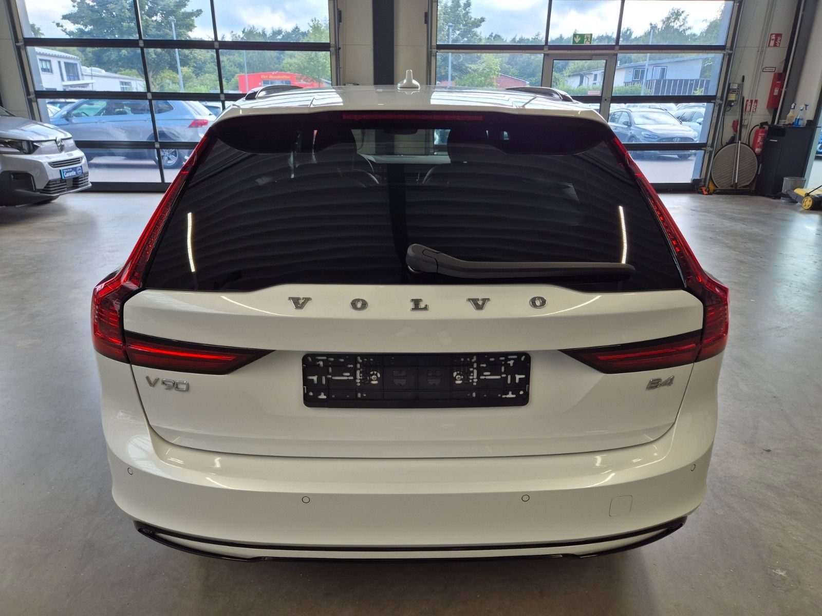 Volvo V90 B4 2.0d ULTIMATE DARK LEDER NAV LED PANO ACC foto 6