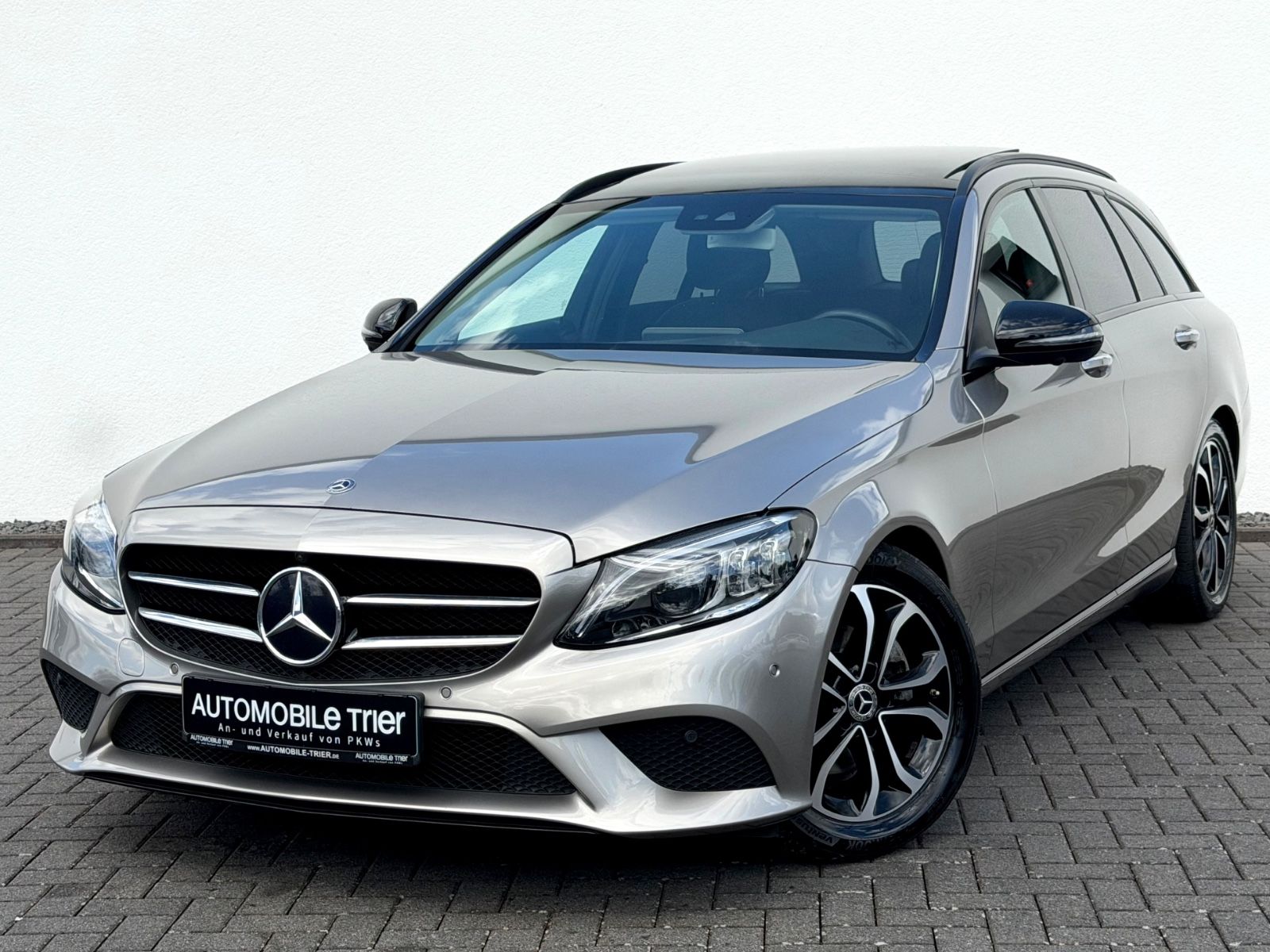 MERCEDES-BENZ C 220d T /NAVI/LED/ACC/PANO/360°CAM/AHK/