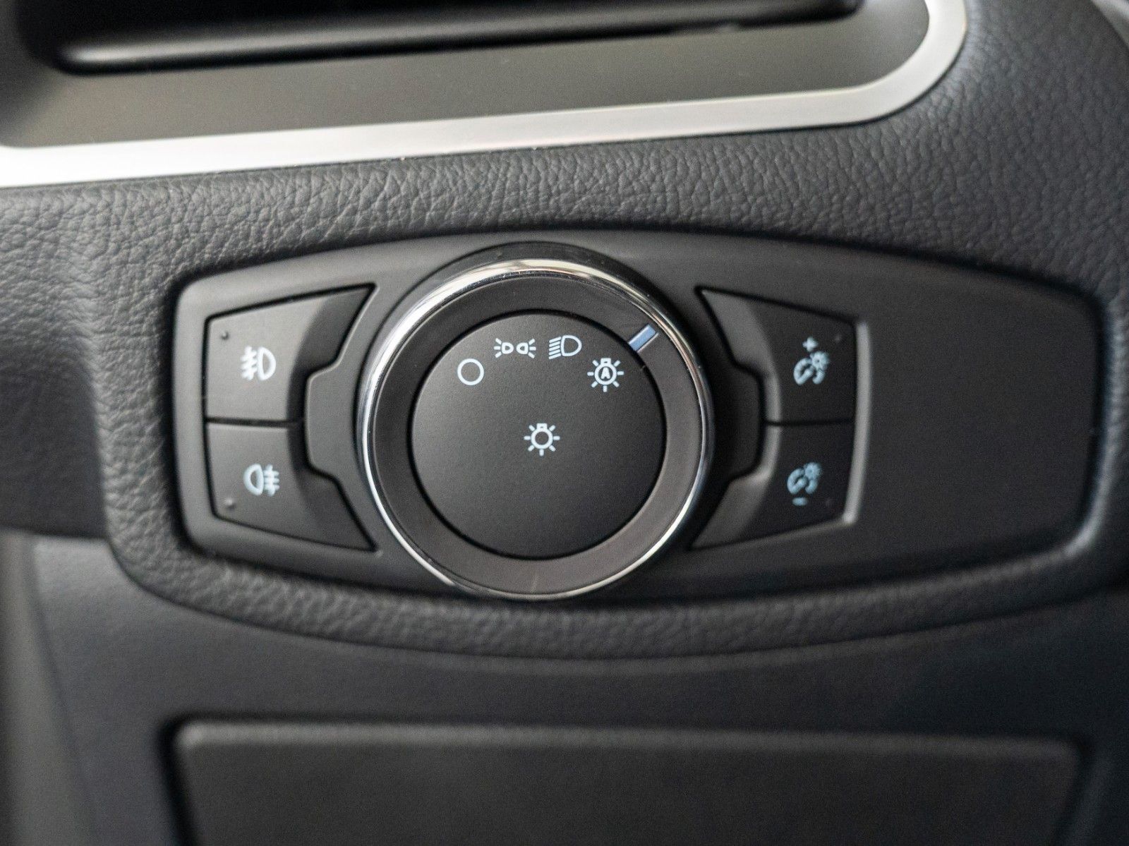 Fahrzeugabbildung Ford S-MAX Titanium Neuer Motor!/WINTER-P./NAVI/PDC
