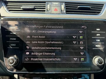 Skoda Superb Style 1.5 TSI DSG+AHK+LED+Navi+AppC