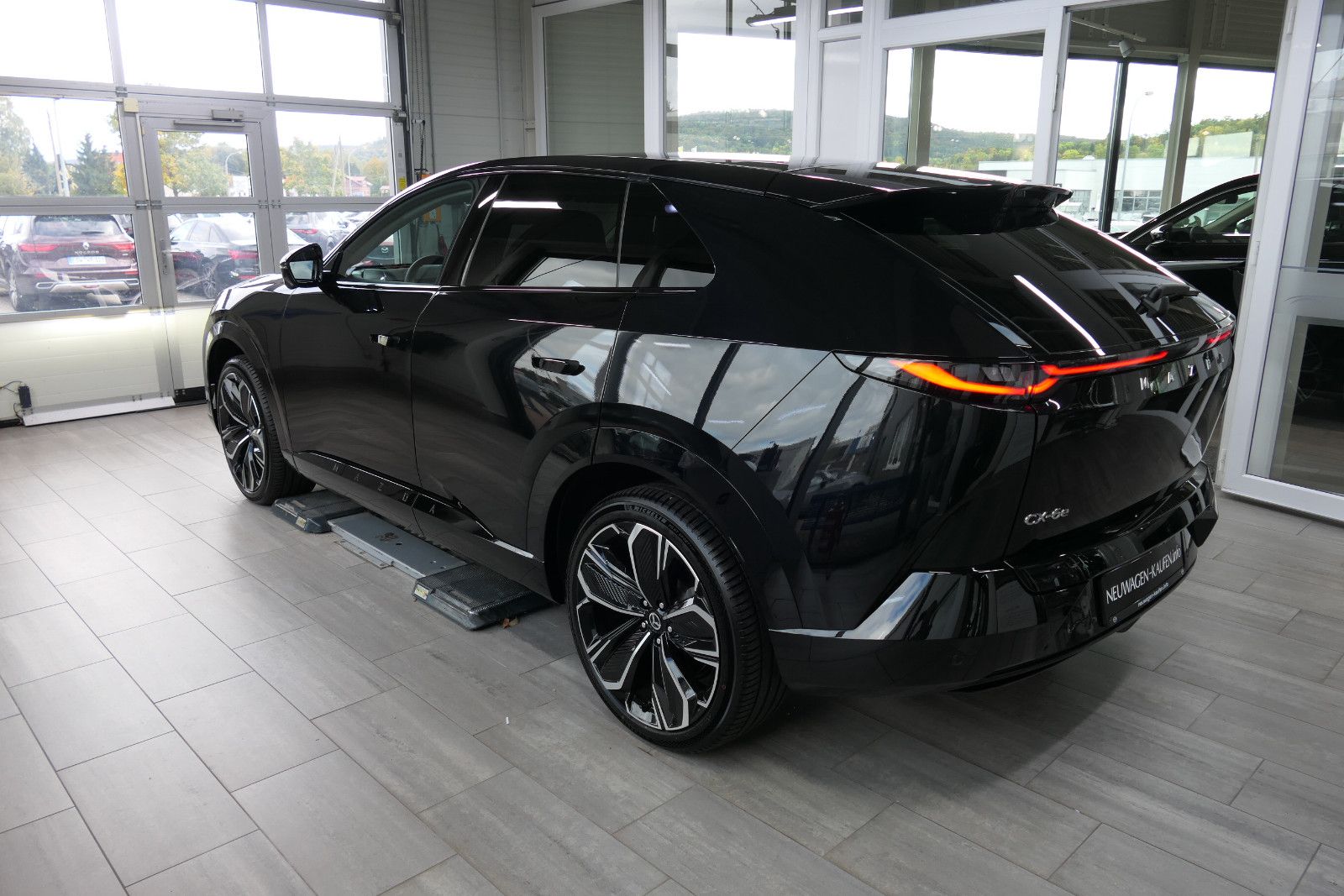 Mazda CX 6e Takumi mit 21 Zoll Räder inkl. ab sofort imagem 3
