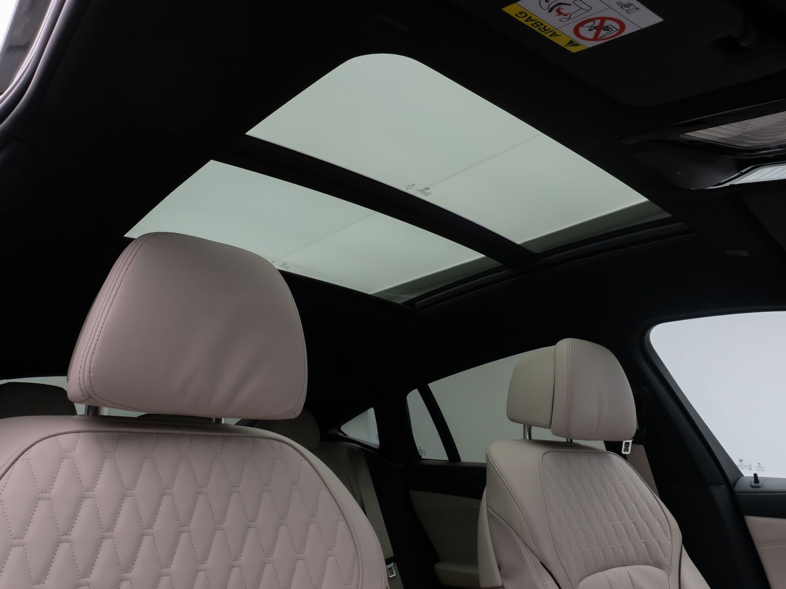 Fahrzeugabbildung BMW X6 M50i Individual Panorama HUD DAB H/K 22Zoll