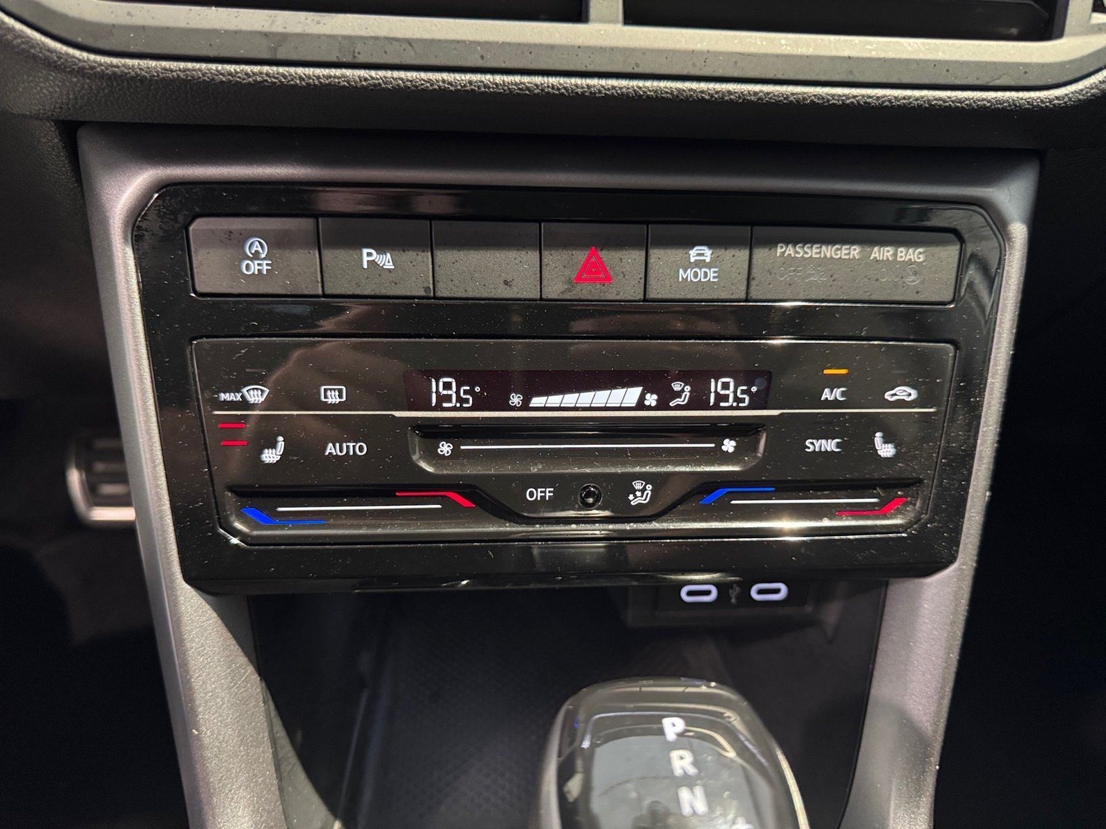 Fahrzeugabbildung Volkswagen T-Cross 1.0 TSI Active*Navi*Sitzh*Einparkhilfe