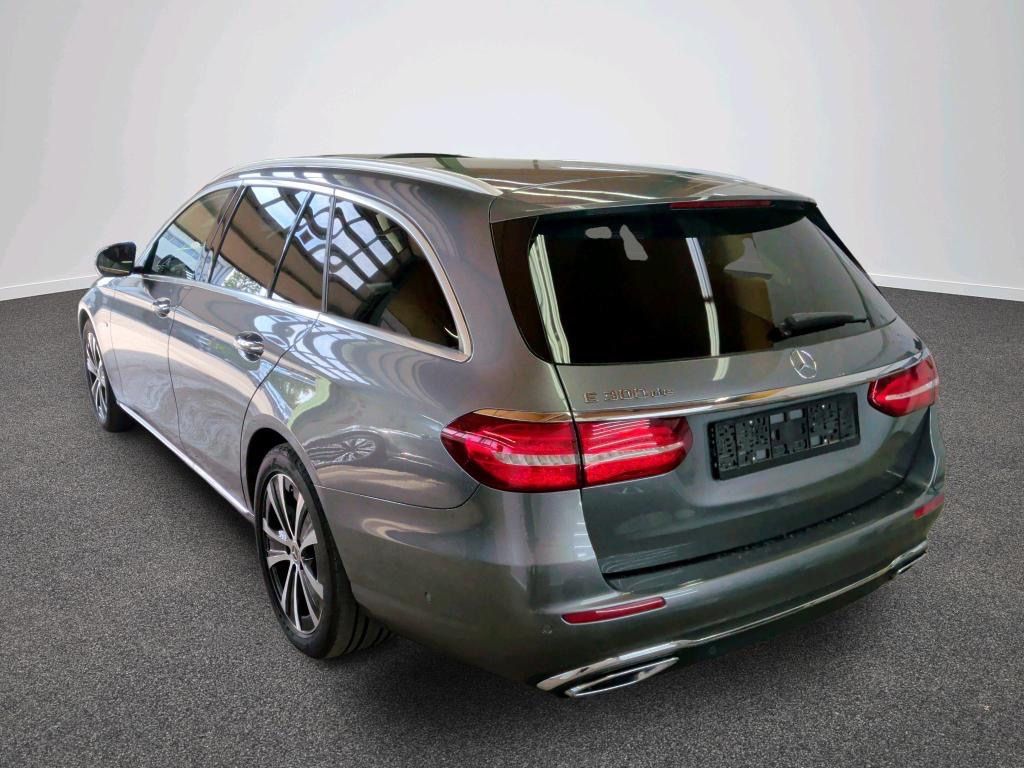 Mercedes-Benz E 300 de Distronic+ Multibeam Memory Panorama imagem 3