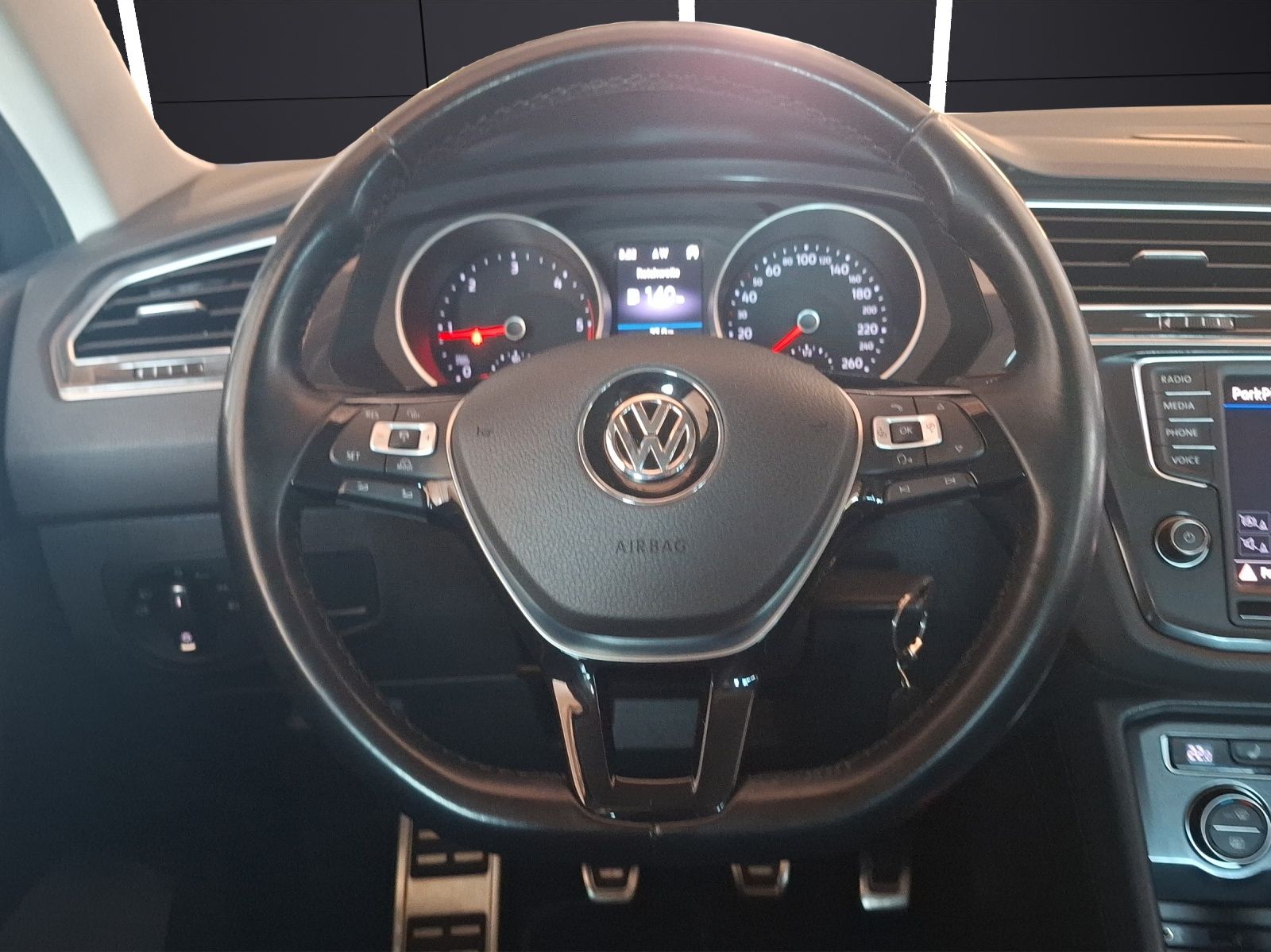 Fahrzeugabbildung Volkswagen Tiguan TDI Sound 4M LED AHK Navi ACC PDC SHZ