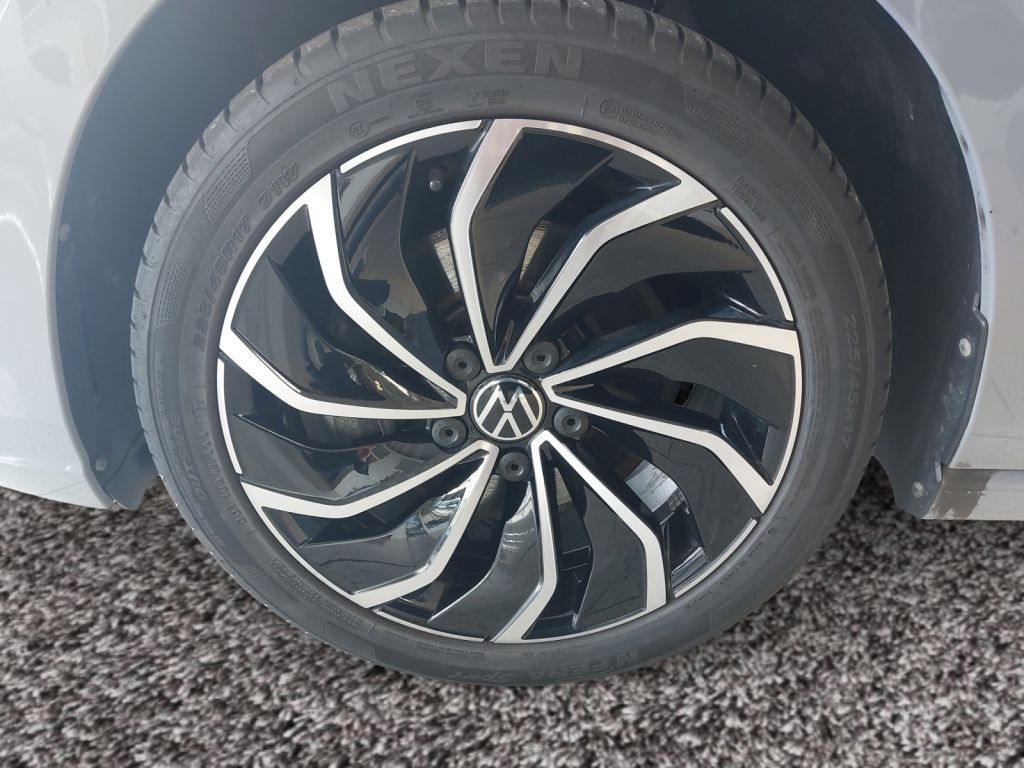 Fahrzeugabbildung Volkswagen Golf 1.4 eHybrid DSG Style LED-Matrix Anschlußga