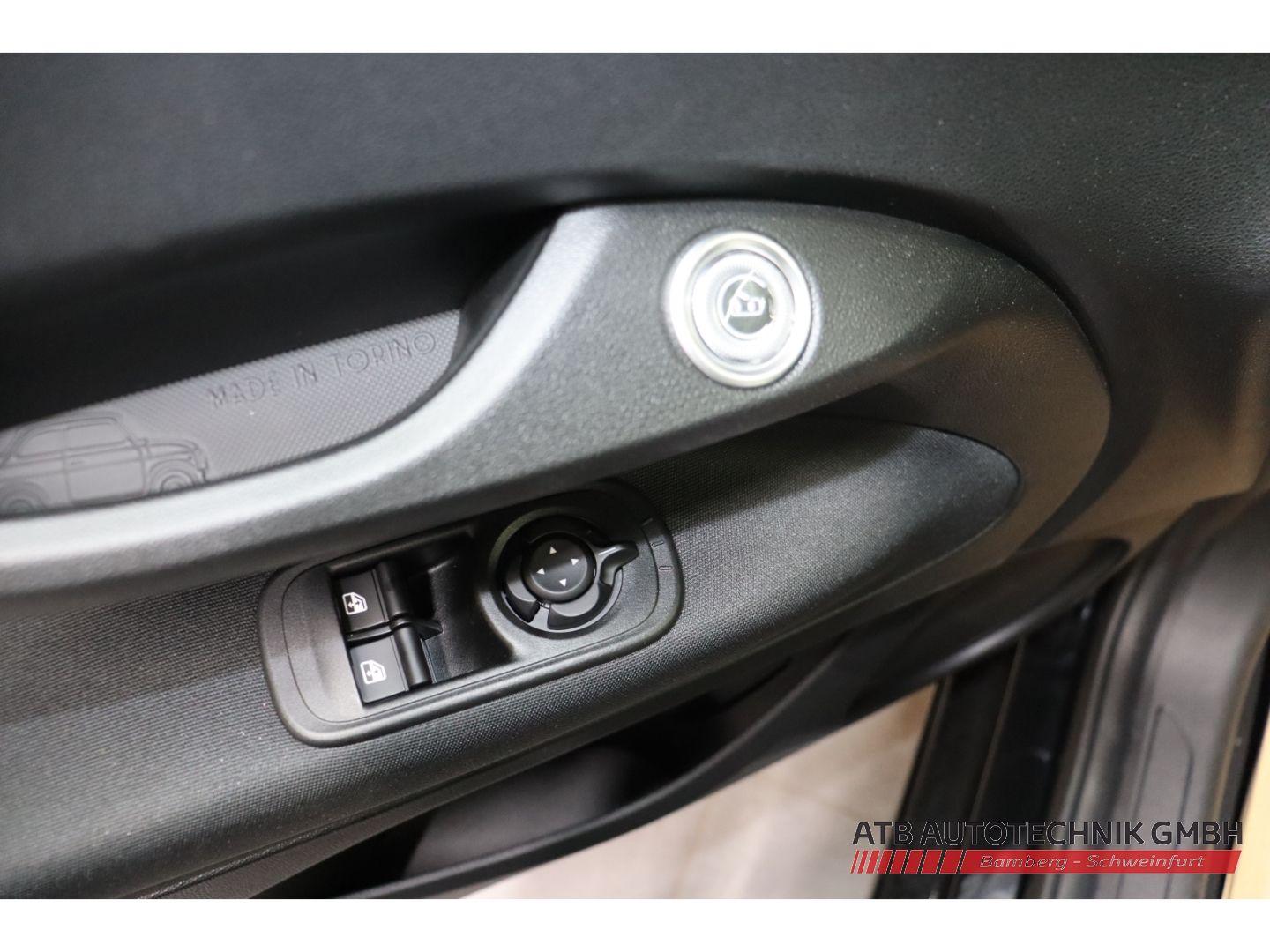 Fahrzeugabbildung Fiat 500 ICON + Komfortpaket Hybrid 1.0l PDC Rückfahr