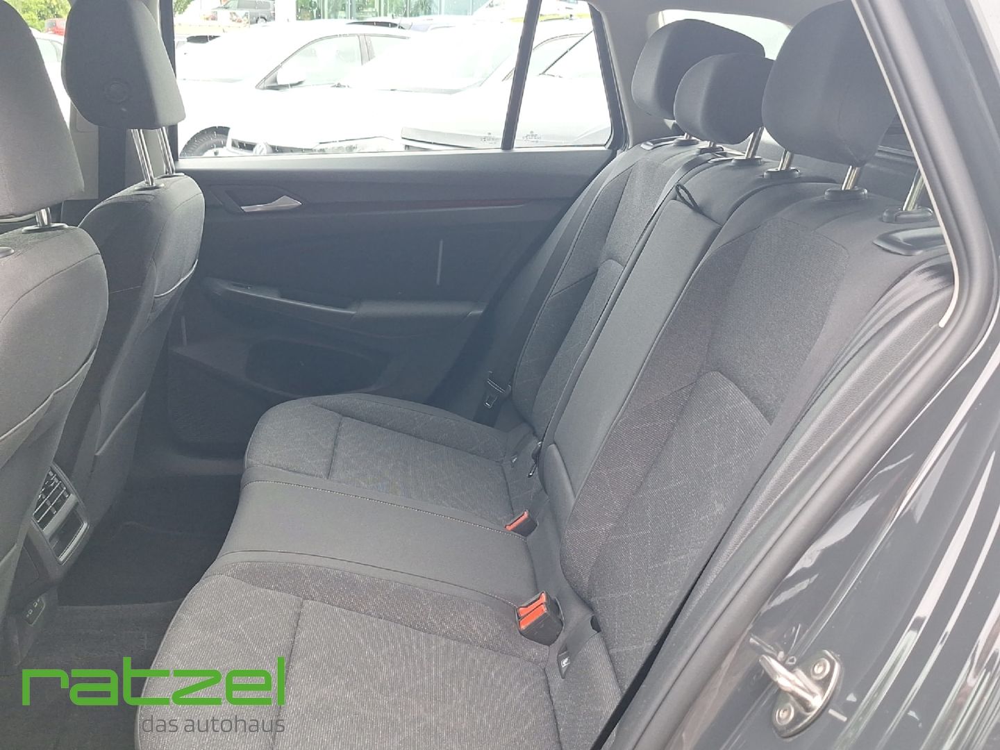 Fahrzeugabbildung Volkswagen Golf Variant VIII Life 1.0 TSI App Connect Klima