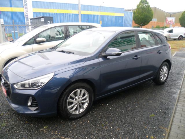 Hyundai i30 Select+MODELL 18.KLIMA+PDC+EURO6+ZV+TEMPOMAT