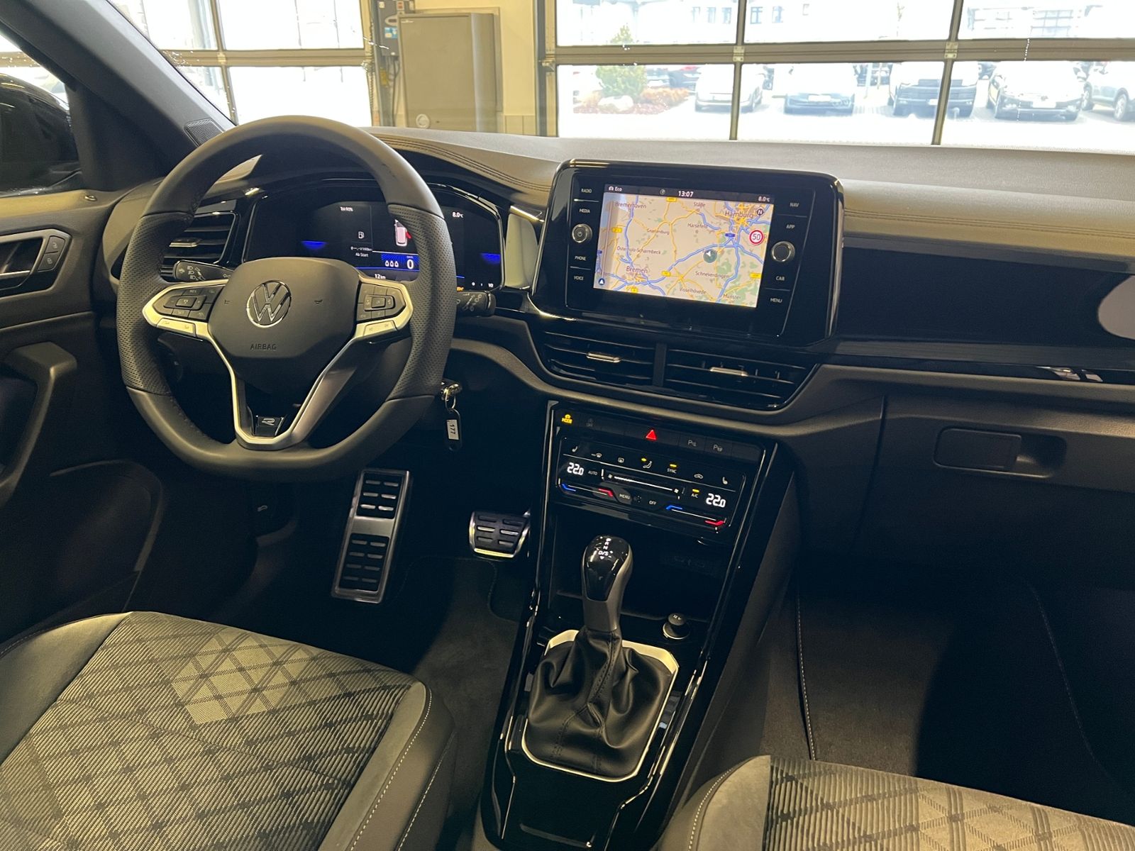Fahrzeugabbildung Volkswagen T-Roc R-Line 1.5 TSI DSG *Black Style,AHK,Navi*