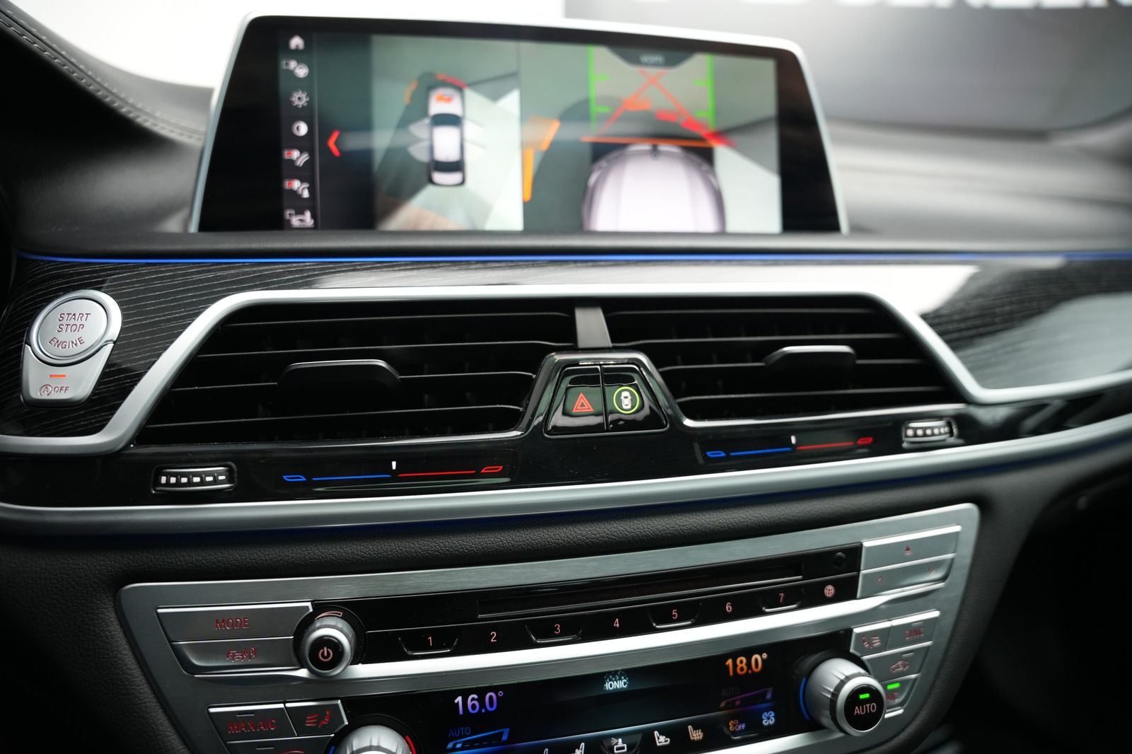 Fahrzeugabbildung BMW 750 750 xDrive*M-Paket*S-Dach*Bowers&Wilkins*HUD