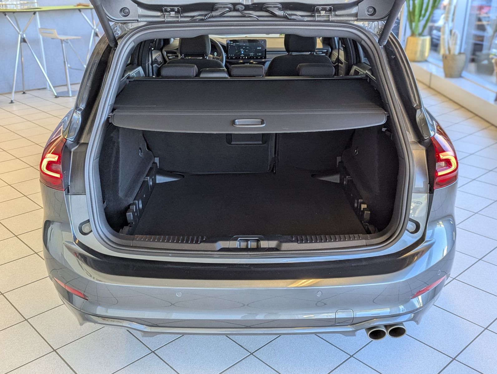 Fahrzeugabbildung Ford Focus 1.0 ST-Line X Styling Matrix B&O Pano 18"