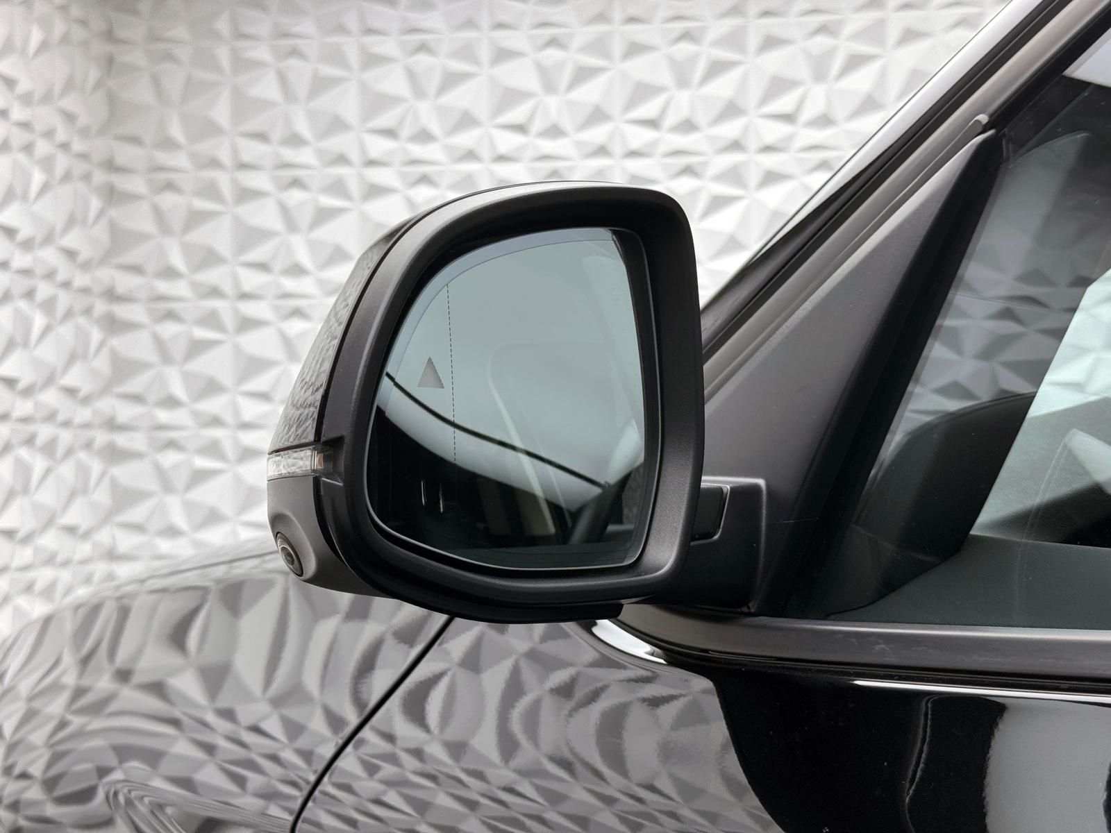 Fahrzeugabbildung BMW xDRIVE20i/ADVANTAGE/ACC/LED/LIVECP/HUD/KEYL/360°