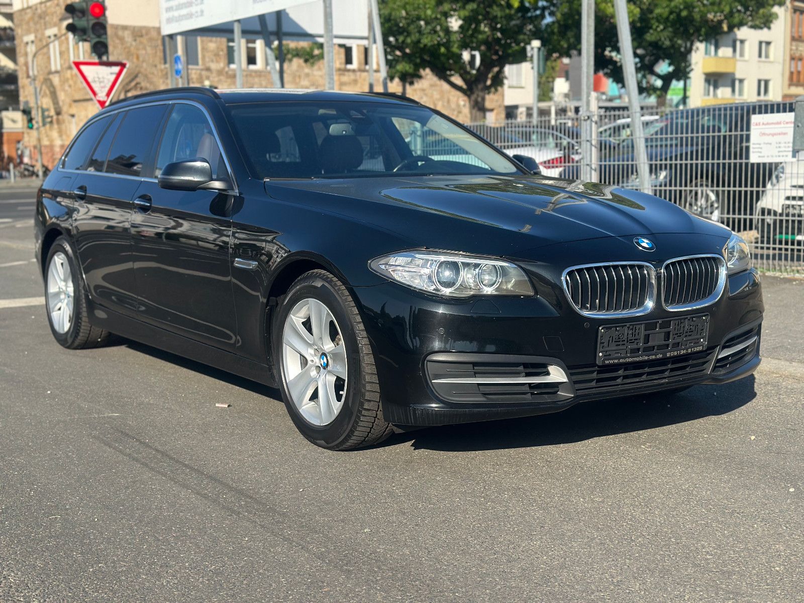 Fahrzeugabbildung BMW 520 d TOURING*HEAD-UP+LEDER-BRAUN*